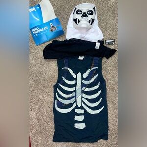 Spirit Halloween Fortnight Skull Trooper costume Adult Small